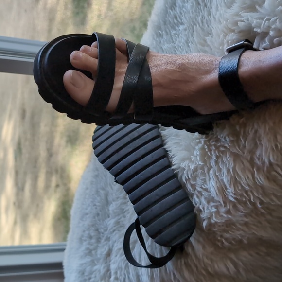 Host Pick 😊 American Eagle women's lug sandal with ankle strap - Picture 4 of 5